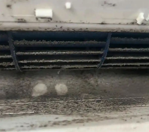 兴义空调吹的风有股烧焦味是怎么回事